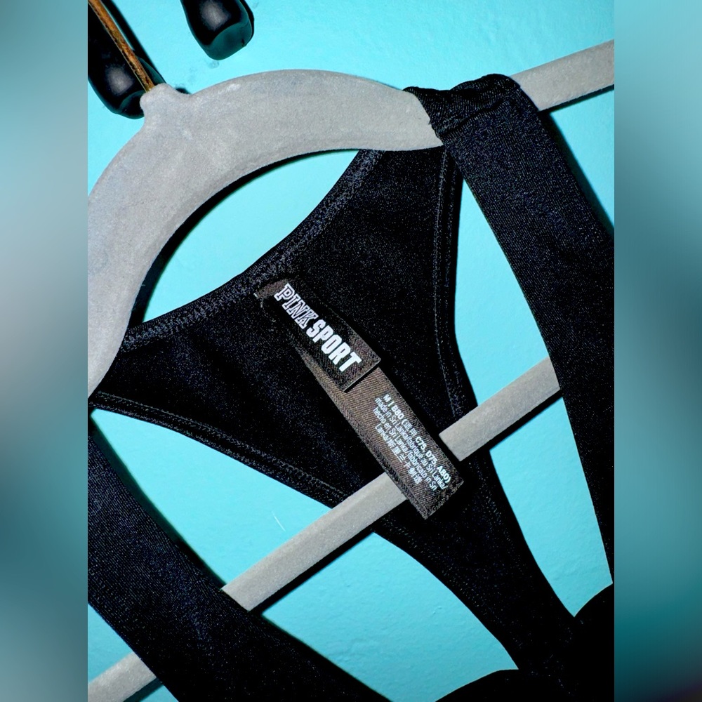PINK Sports Bra in Black - Worn twice : Size M